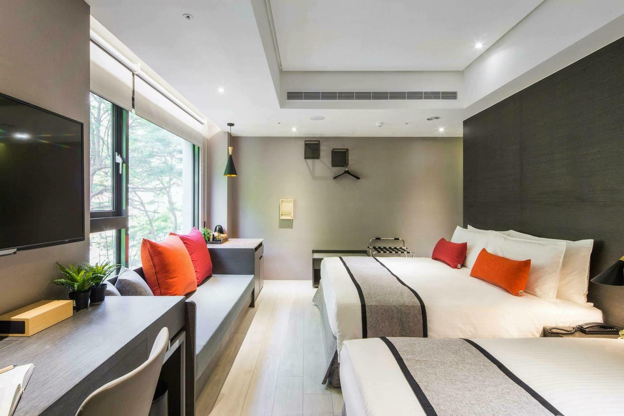 Icasa Hotel - By Cosmos Creation ไถจง ภายนอก รูปภาพ